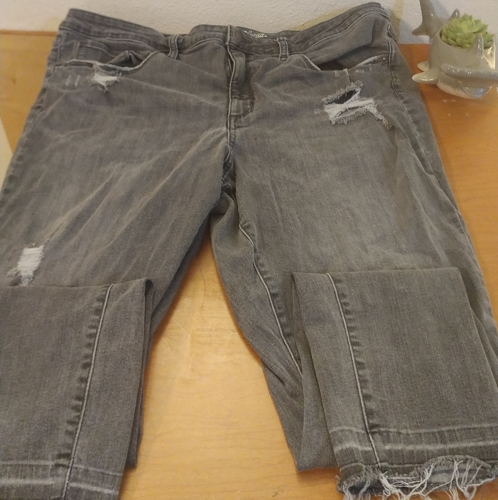 Universal Threads Gray distressed Jeans